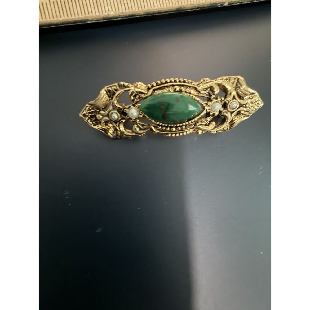 Vtg. victorian revival gold tone brooch with marquise green stone